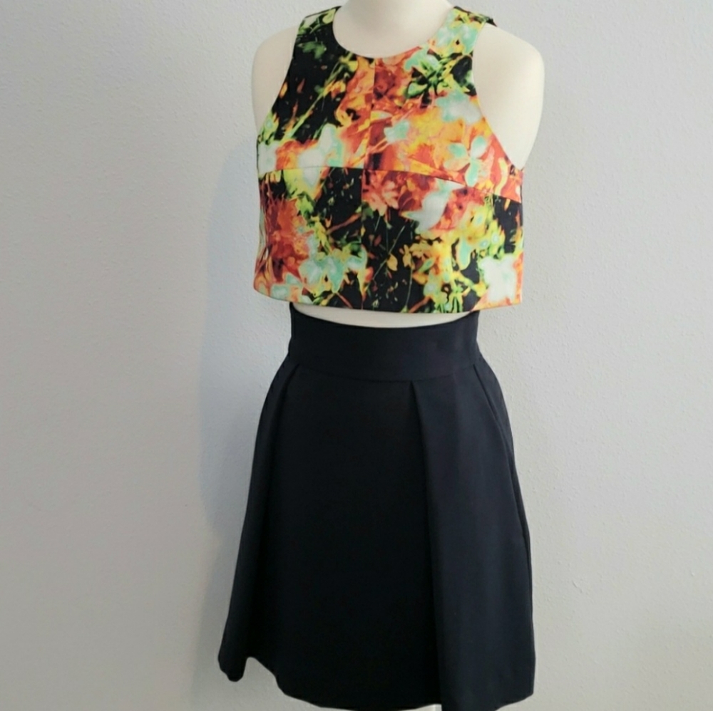 Black Halo Sanibel Two Piece Set Mini Skirt & Top - Picture 1 of 7